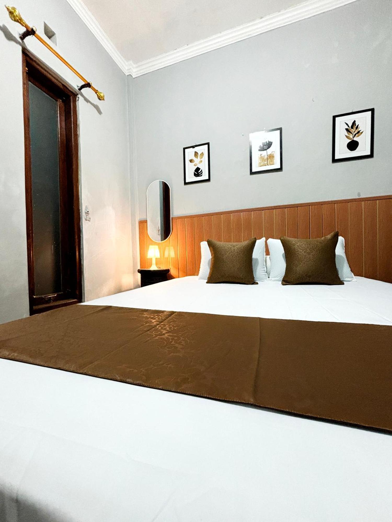 Jogja Day Inn ジョグジャカルタ エクステリア 写真