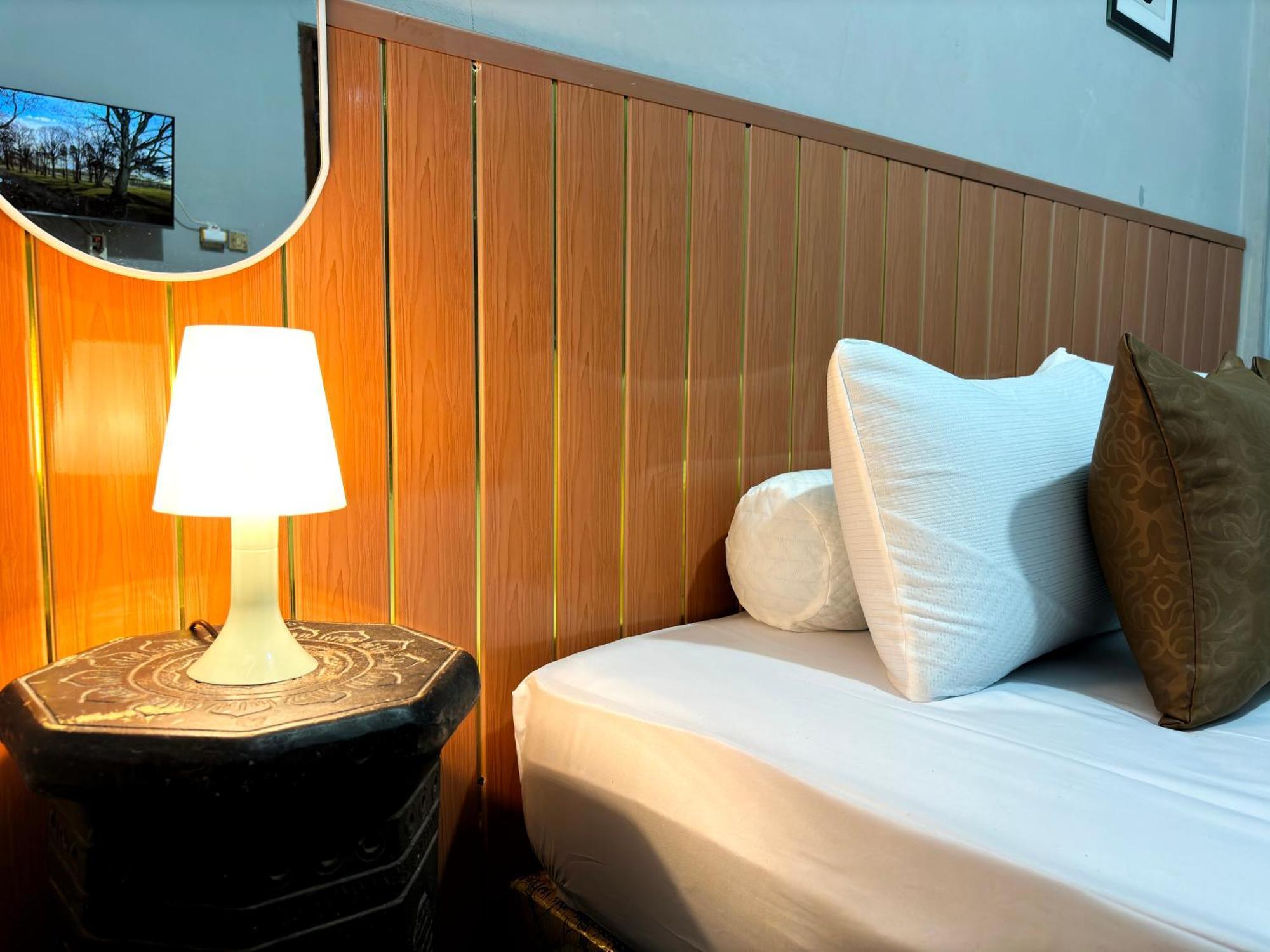 Jogja Day Inn ジョグジャカルタ エクステリア 写真