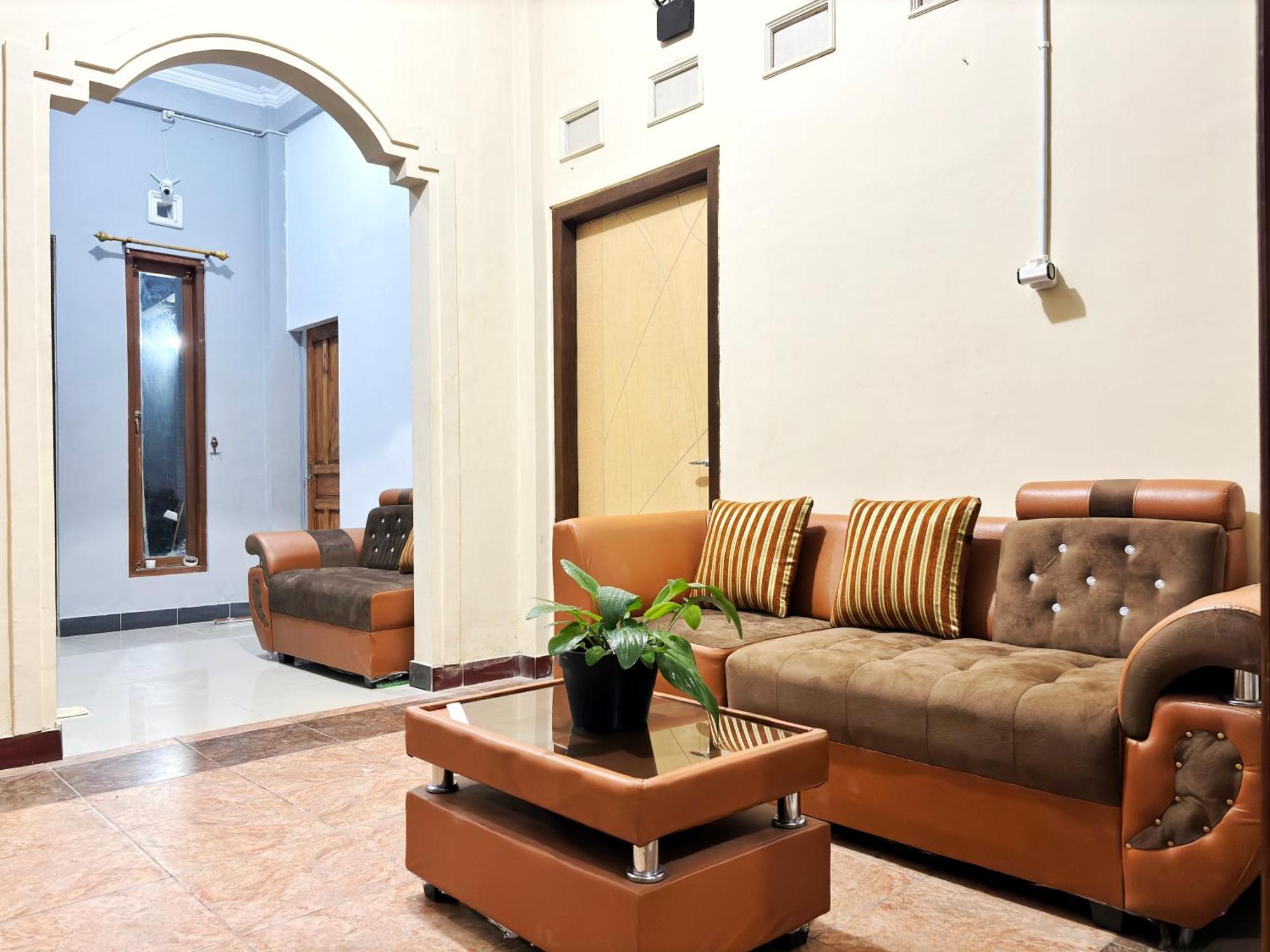 Jogja Day Inn ジョグジャカルタ エクステリア 写真